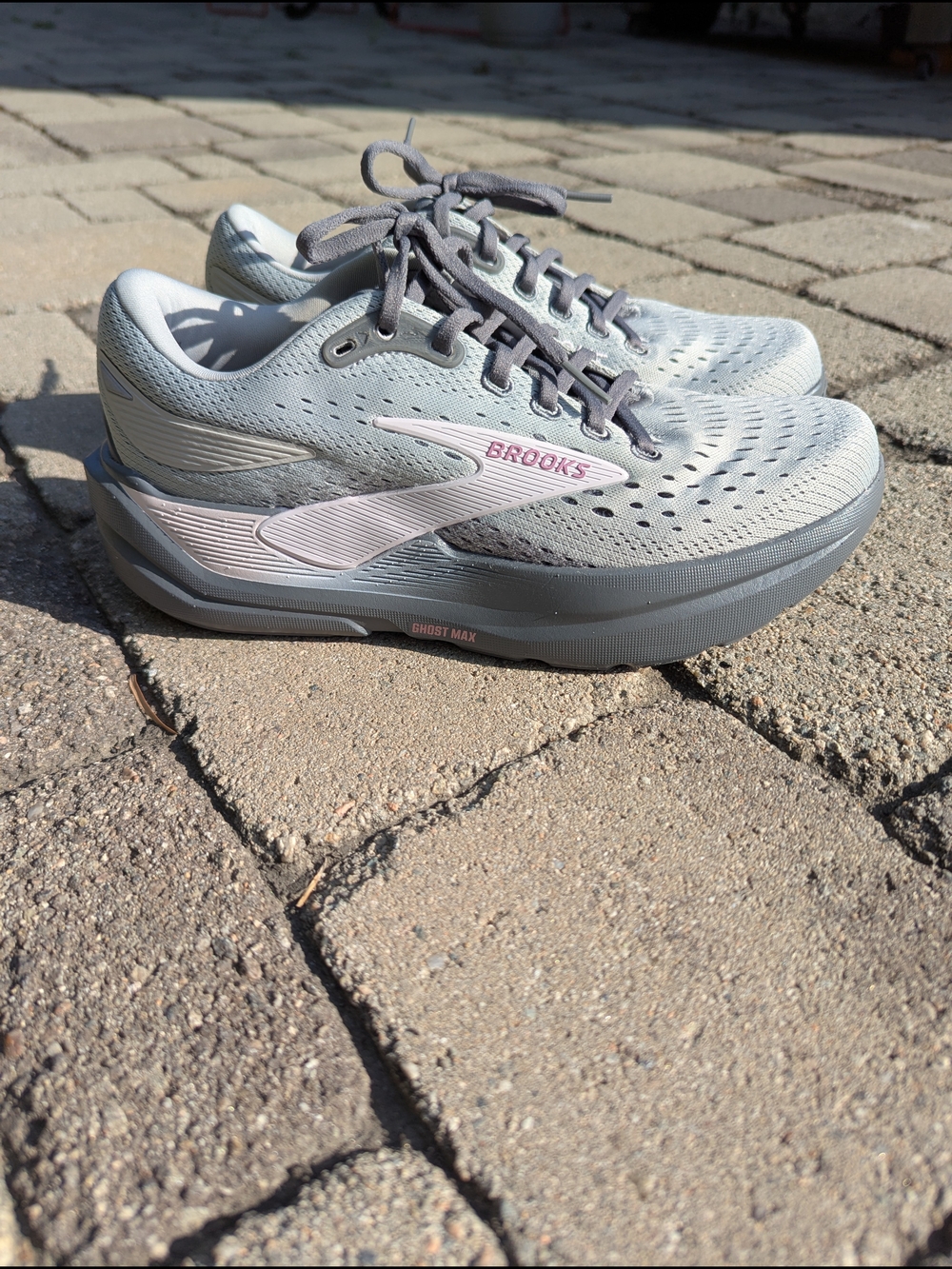 Brooks Women's Running Shoe in Light Gray with Pink Accents